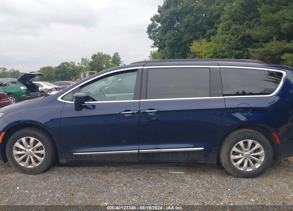 2017 CHRYSLER PACIFICA TOURING L VIN: 2C4RC1BG7HR705927