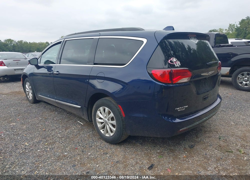 2017 CHRYSLER PACIFICA TOURING L VIN: 2C4RC1BG7HR705927
