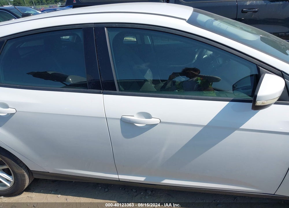 2015 FORD FOCUS SE VIN: 1FADP3K27FL306980