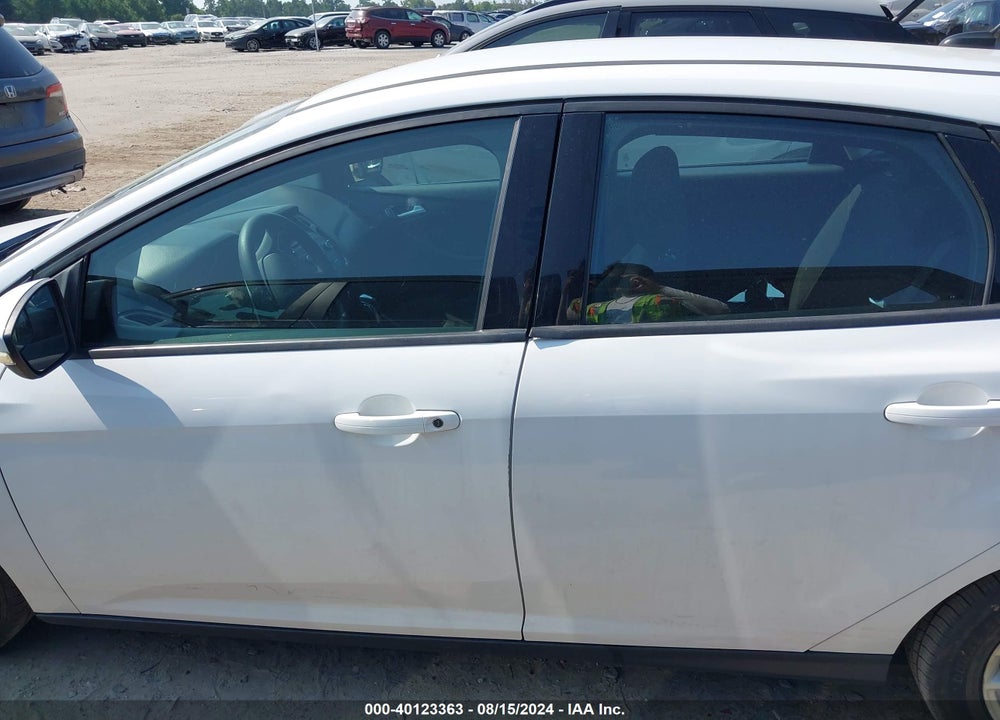 2015 FORD FOCUS SE VIN: 1FADP3K27FL306980