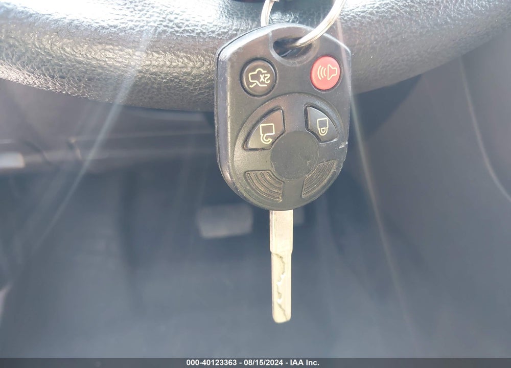 2015 FORD FOCUS SE VIN: 1FADP3K27FL306980