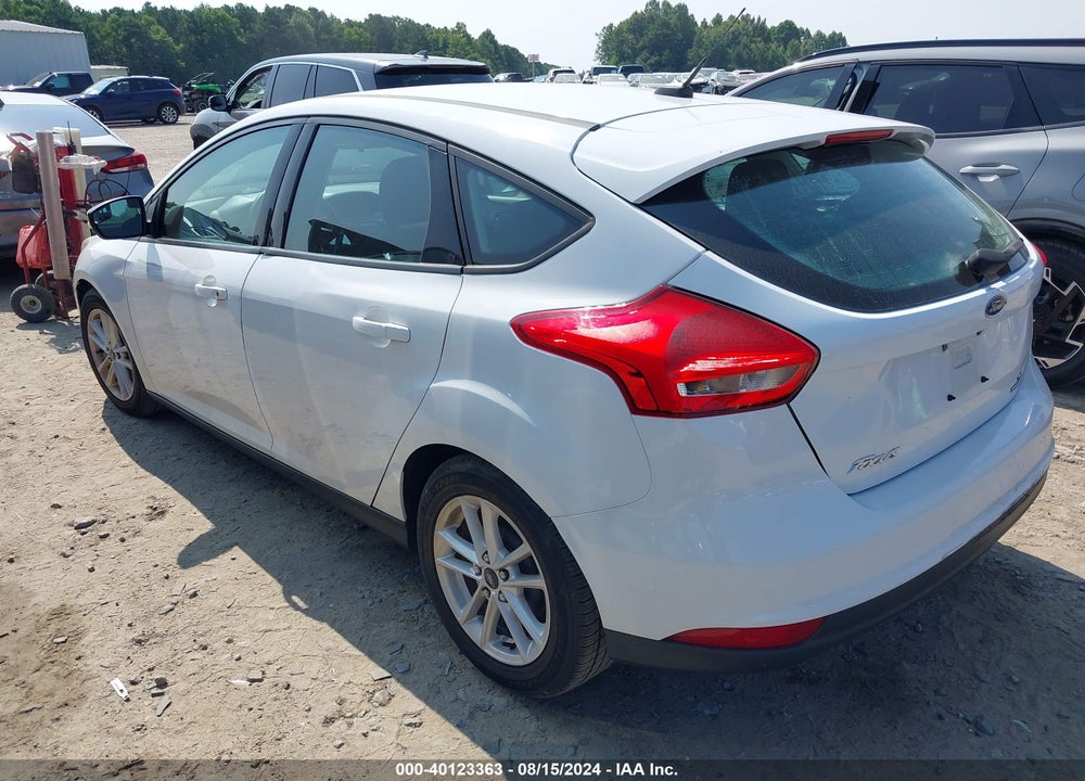 2015 FORD FOCUS SE VIN: 1FADP3K27FL306980