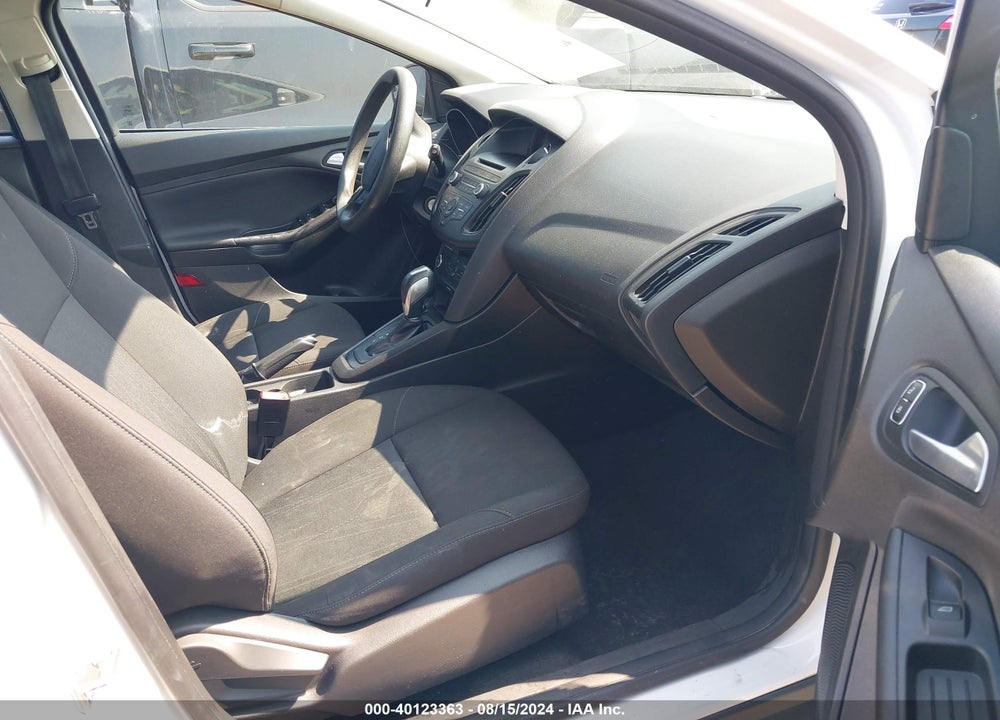 2015 FORD FOCUS SE VIN: 1FADP3K27FL306980