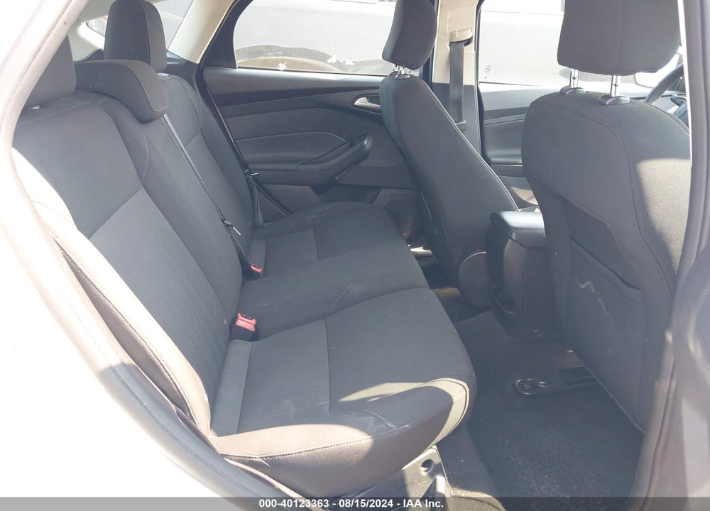2015 FORD FOCUS SE VIN: 1FADP3K27FL306980