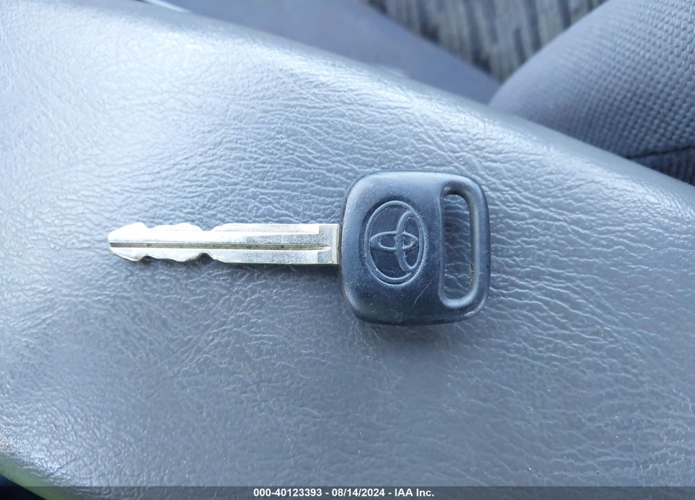 2000 TOYOTA RAV4 VIN: JT3GP10V9Y0047572