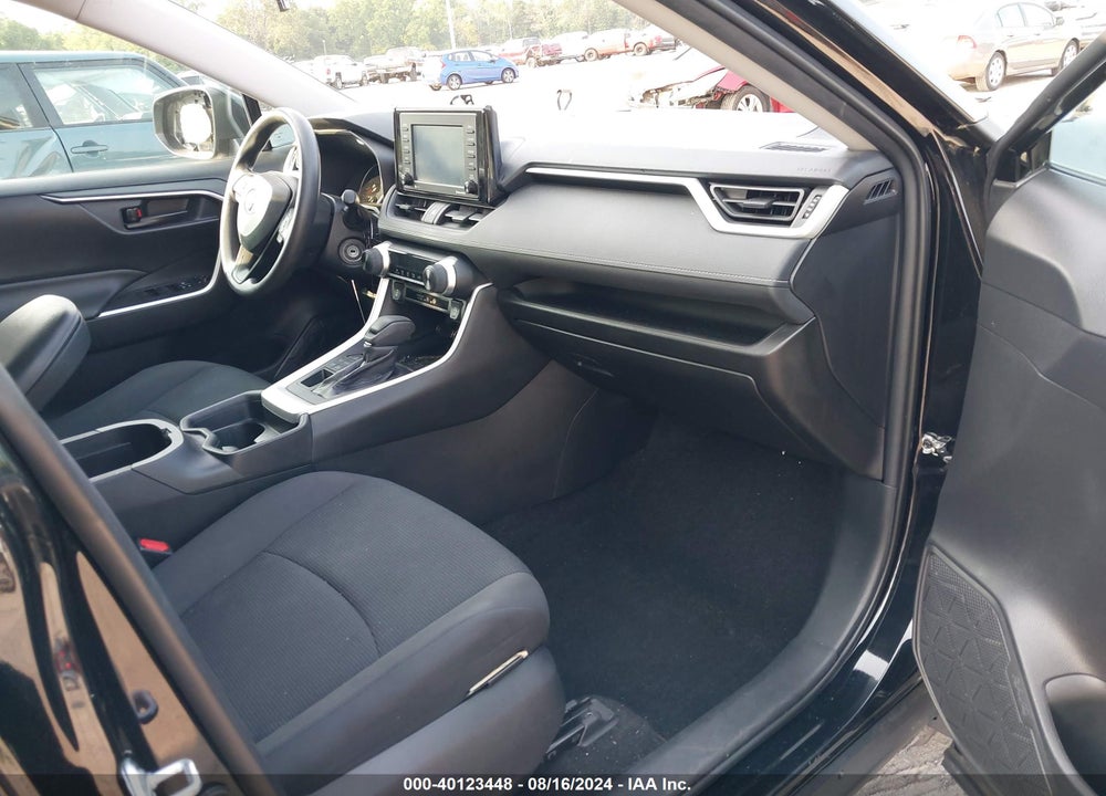 2020 TOYOTA RAV4 LE VIN: 2T3F1RFV1LW135812