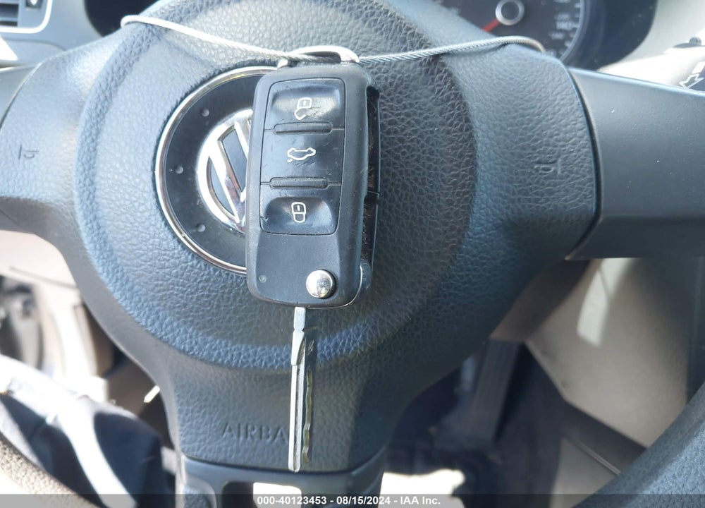 2013 VOLKSWAGEN JETTA VIN: 3VW2K7AJ3DM308041