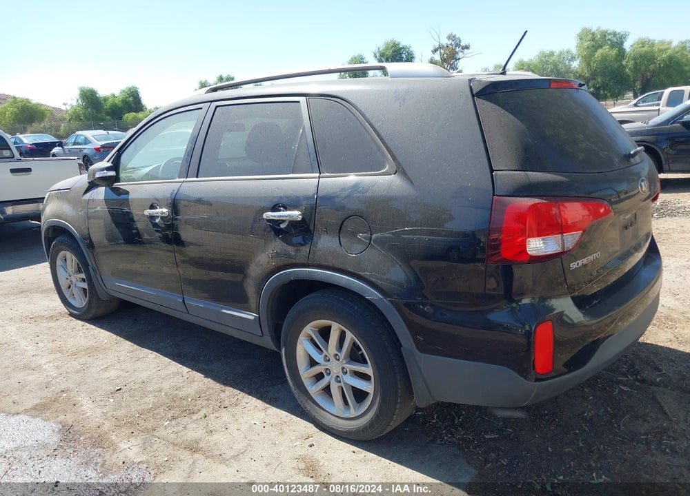 2015 KIA SORENTO LX V6 VIN: 5XYKT4A71FG639008