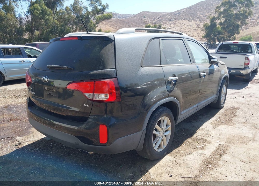 2015 KIA SORENTO LX V6 VIN: 5XYKT4A71FG639008