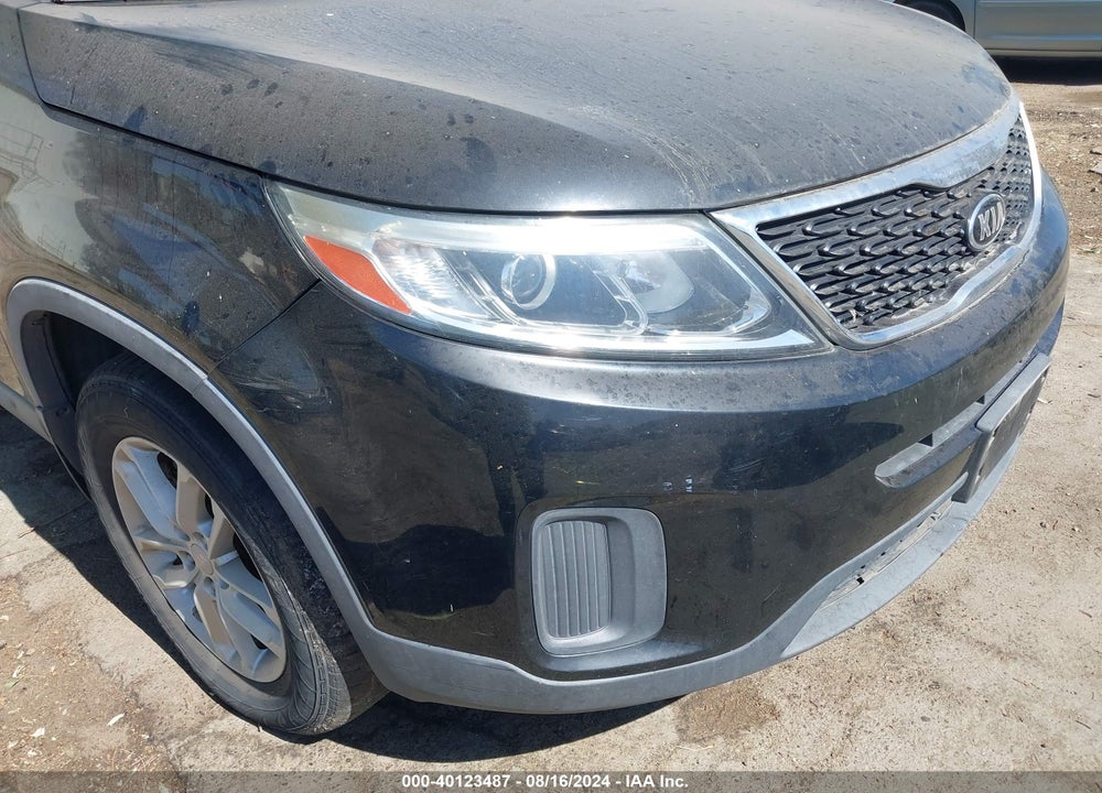 2015 KIA SORENTO LX V6 VIN: 5XYKT4A71FG639008