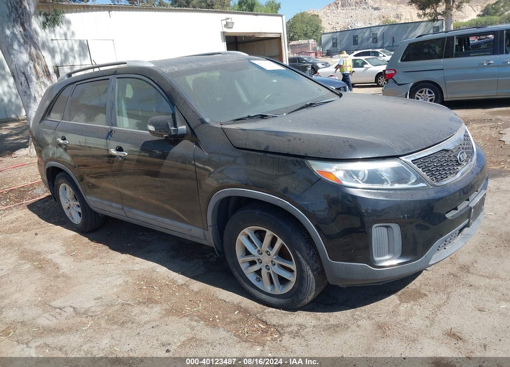 2015 KIA SORENTO LX V6 VIN: 5XYKT4A71FG639008