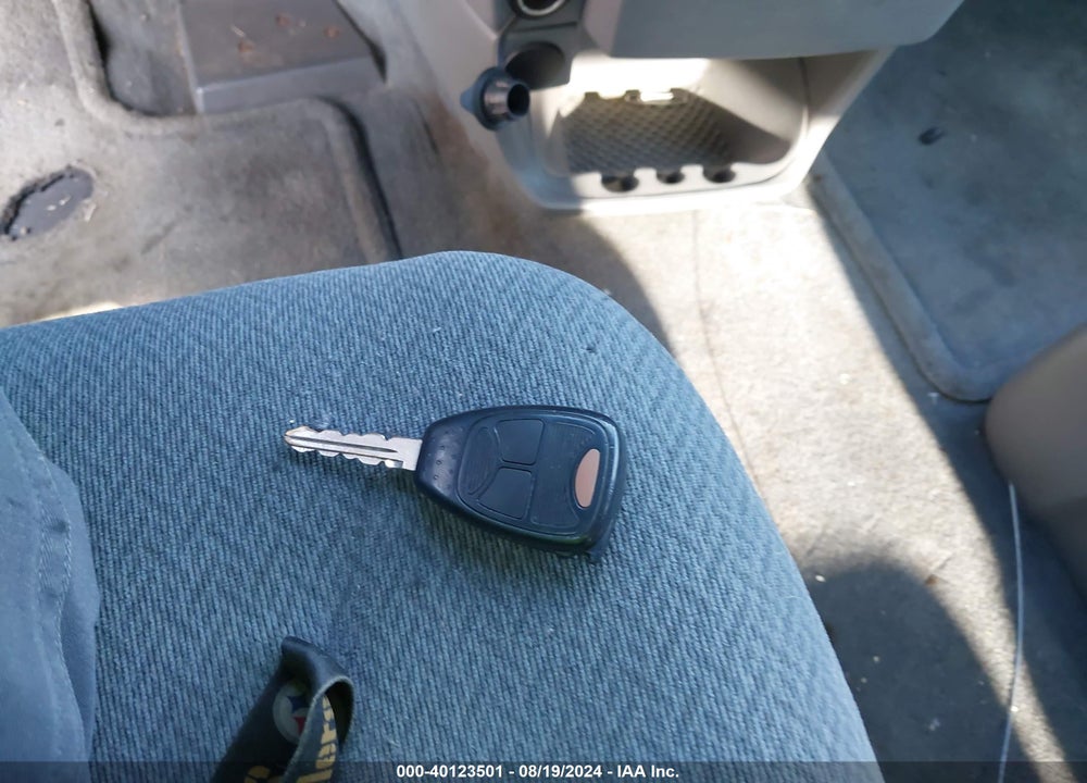 2005 DODGE CARAVAN SXT VIN: 1D4GP45R75B195960