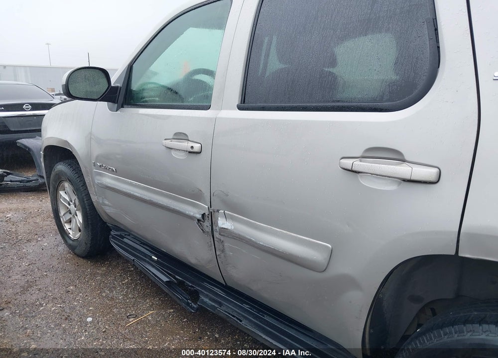 2007 GMC YUKON SLT VIN: 1GKFC13077J102052
