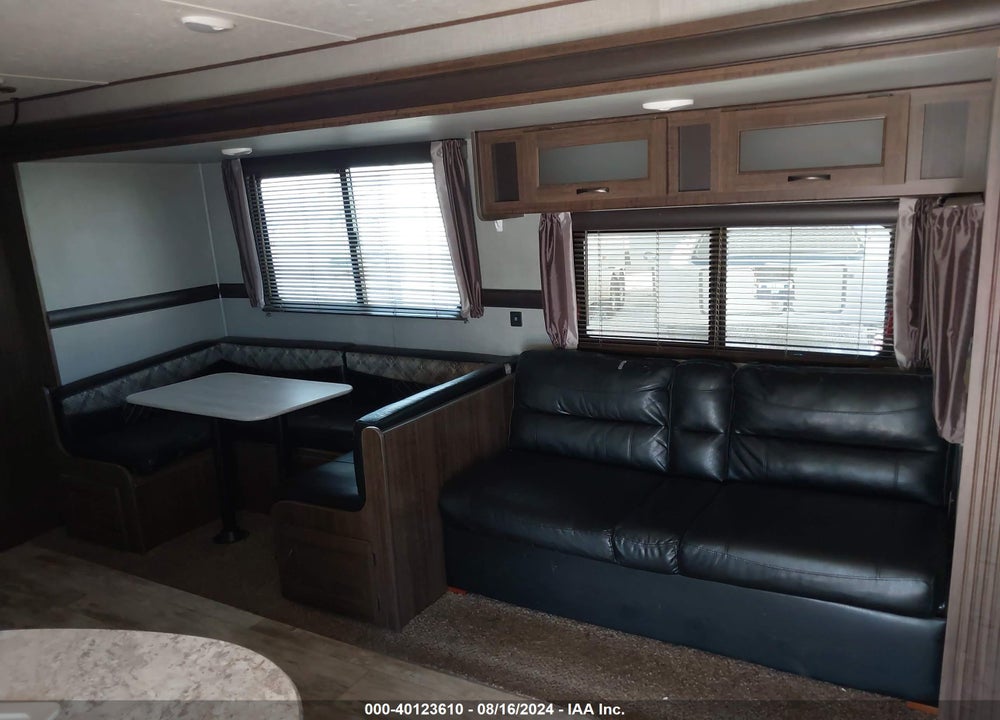 2018 ZINGER ZR328SB VIN: 4YDT32820JS371698