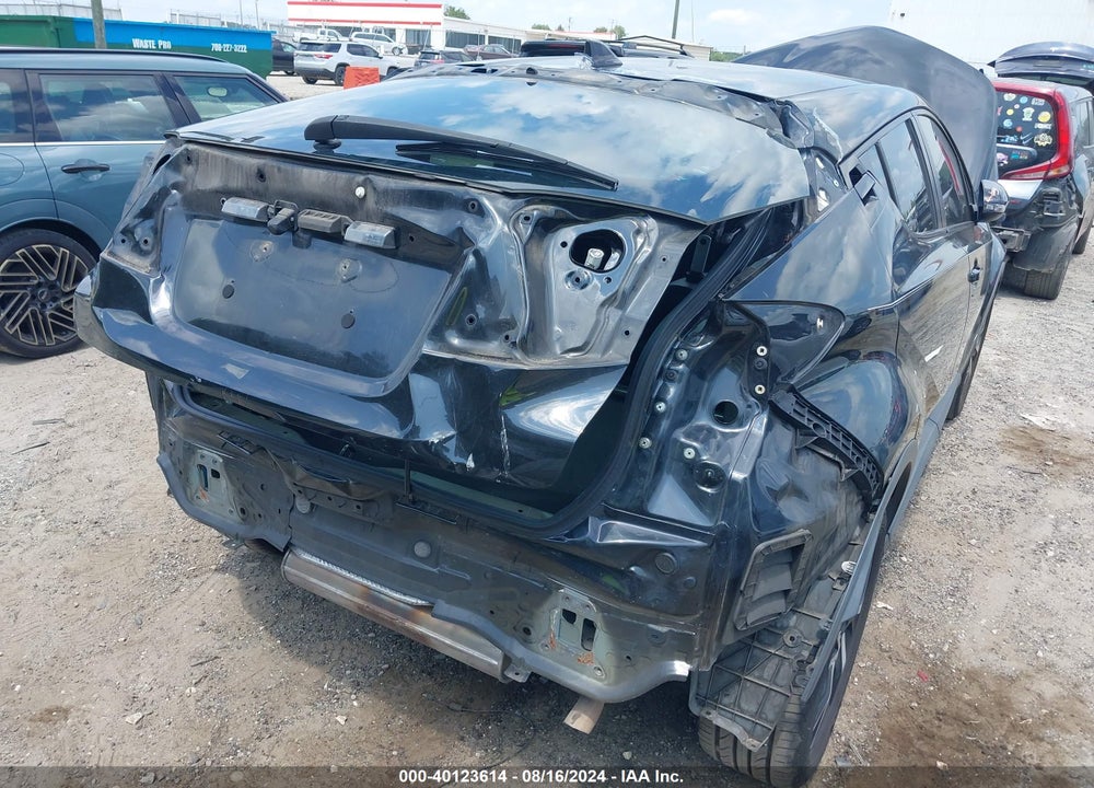 2018 TOYOTA C-HR XLE VIN: NMTKHMBX2JR059034