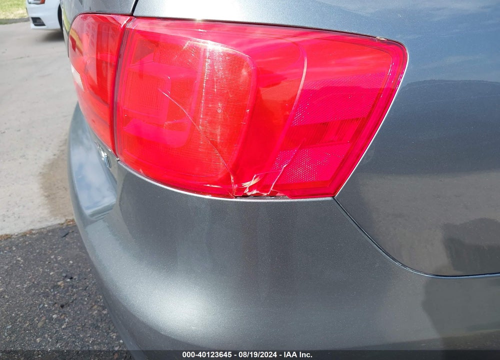 2013 VOLKSWAGEN JETTA 2.0L TDI VIN: 3VWLL7AJ6DM410533