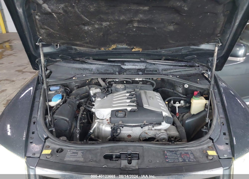 2005 VOLKSWAGEN TOUAREG VIN: WVGBG77L75D002269