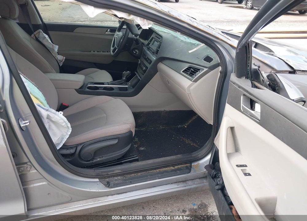 2015 HYUNDAI SONATA SE VIN: 5NPE24AF1FH197590