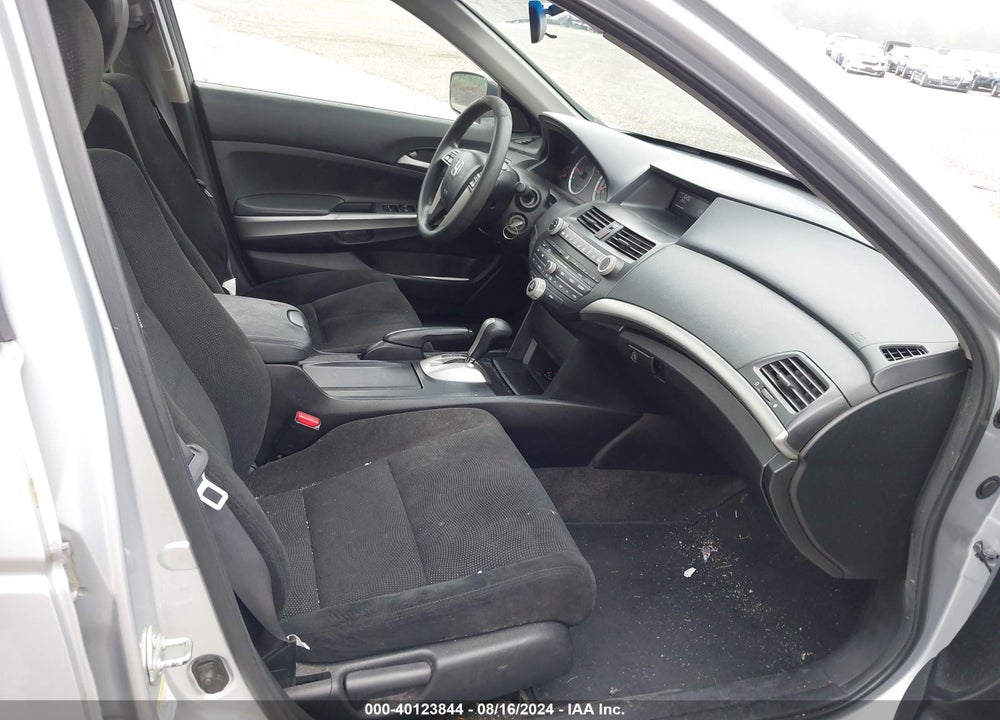2010 HONDA ACCORD 2.4 EX VIN: 1HGCP2F74AA040930