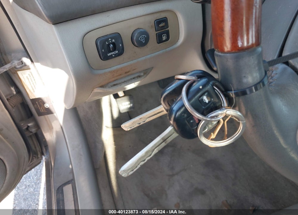 2001 LEXUS ES 300 VIN: JT8BF28G010326191