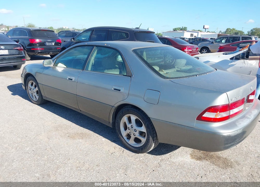 2001 LEXUS ES 300 VIN: JT8BF28G010326191