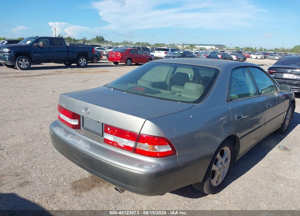 2001 LEXUS ES 300 VIN: JT8BF28G010326191