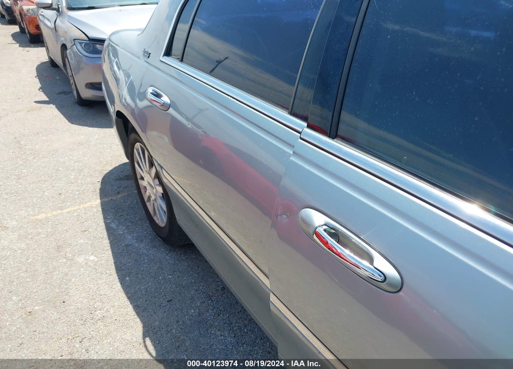 2006 LINCOLN TOWN CAR SIGNATURE LIMITED VIN: 1LNHM82V66Y634207