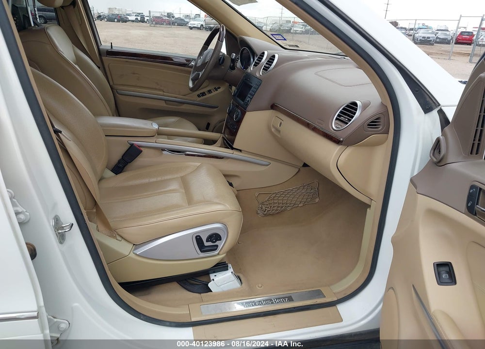 2010 MERCEDES-BENZ GL 550 4MATIC VIN: 4JGBF8GE0AA596595
