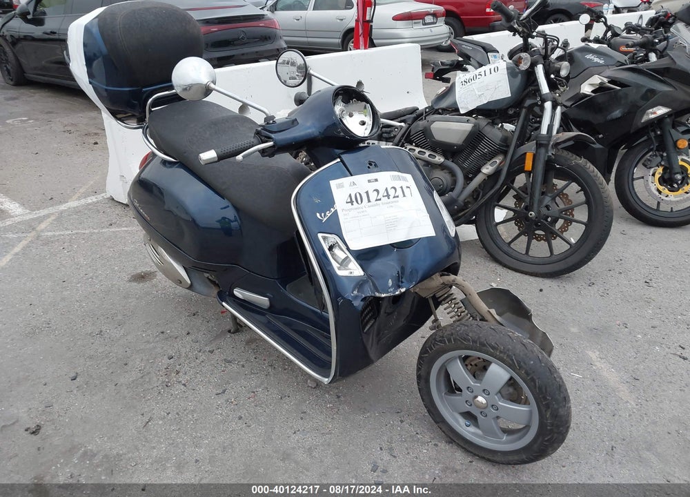 2012 VESPA GTS 300 SUPER VIN: ZAPM459L3C5800555