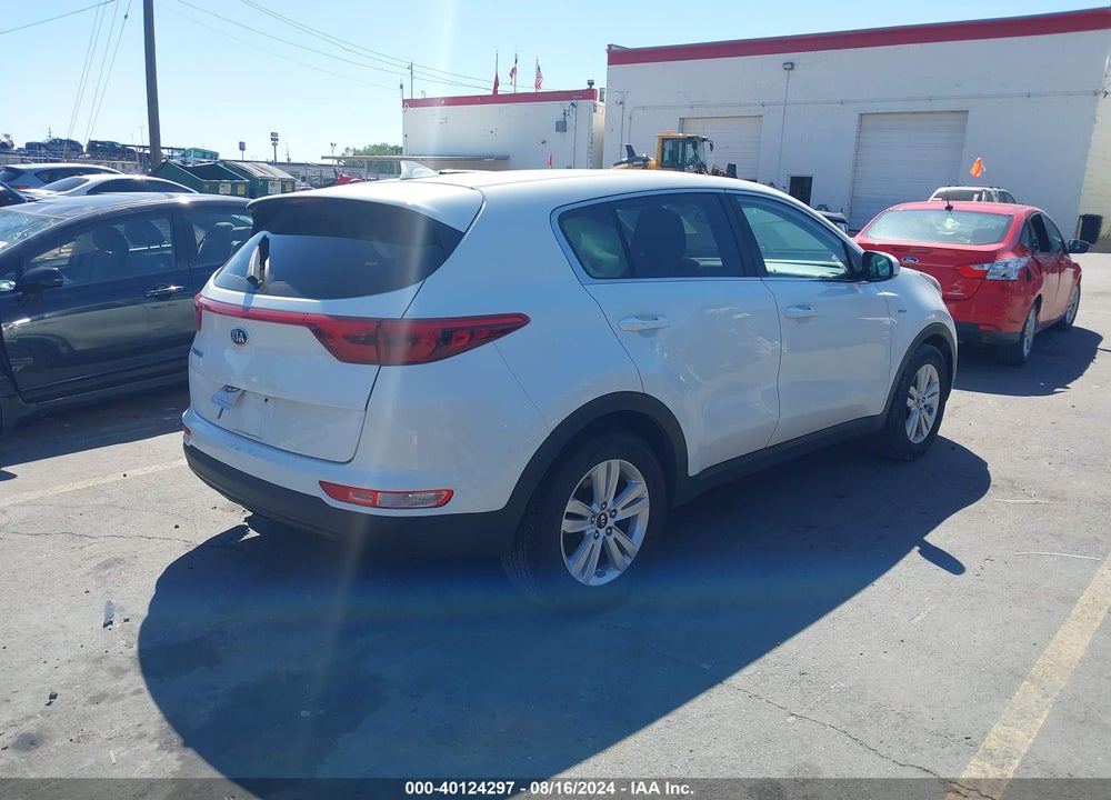 2018 KIA SPORTAGE LX VIN: KNDPMCAC7J7319126