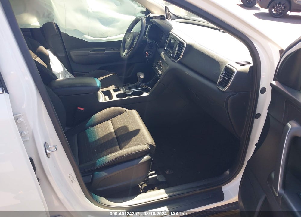 2018 KIA SPORTAGE LX VIN: KNDPMCAC7J7319126