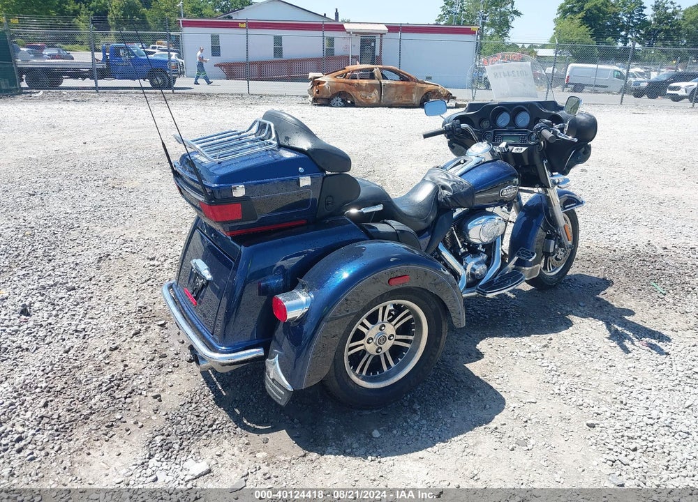 2012 HARLEY-DAVIDSON FLHTCUTG TRI GLIDE ULTRA CLASSIC VIN: 1HD1MAM15CB852966