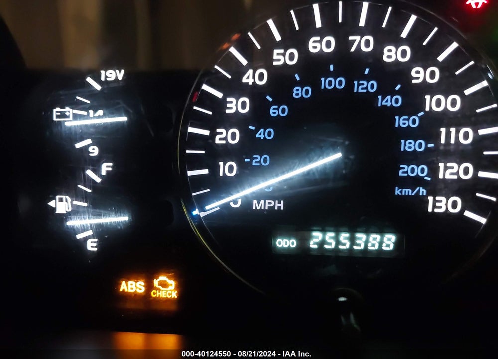 2005 LEXUS LX 470 VIN: JTJHT00W153554889