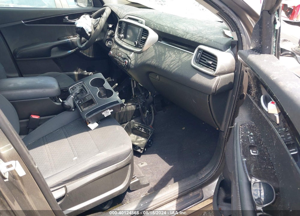 2018 KIA SORENTO 2.4L LX VIN: 5XYPG4A38JG408137