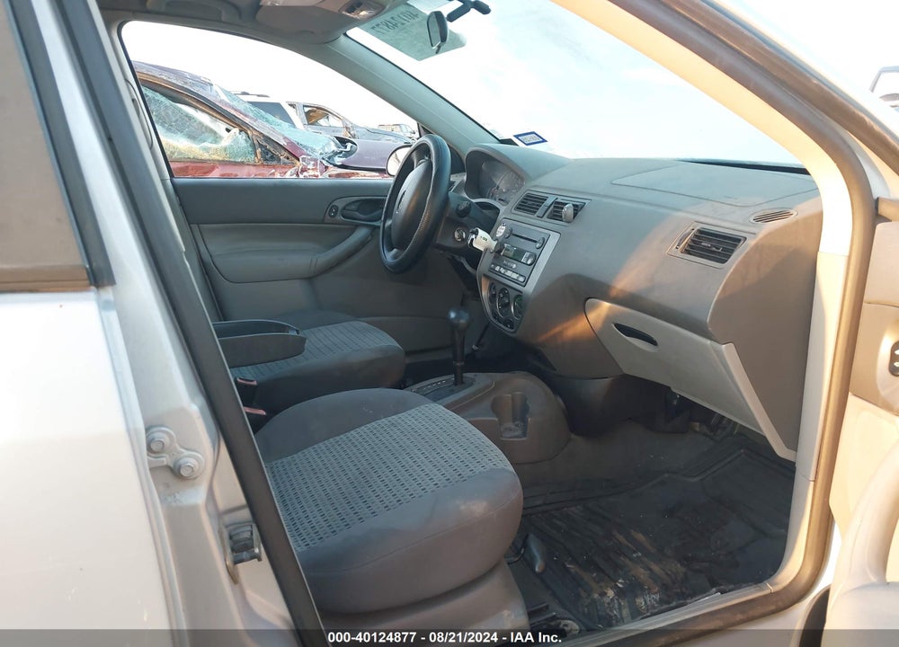 2005 FORD FOCUS ZX4 VIN: 1FAFP34N55W155652