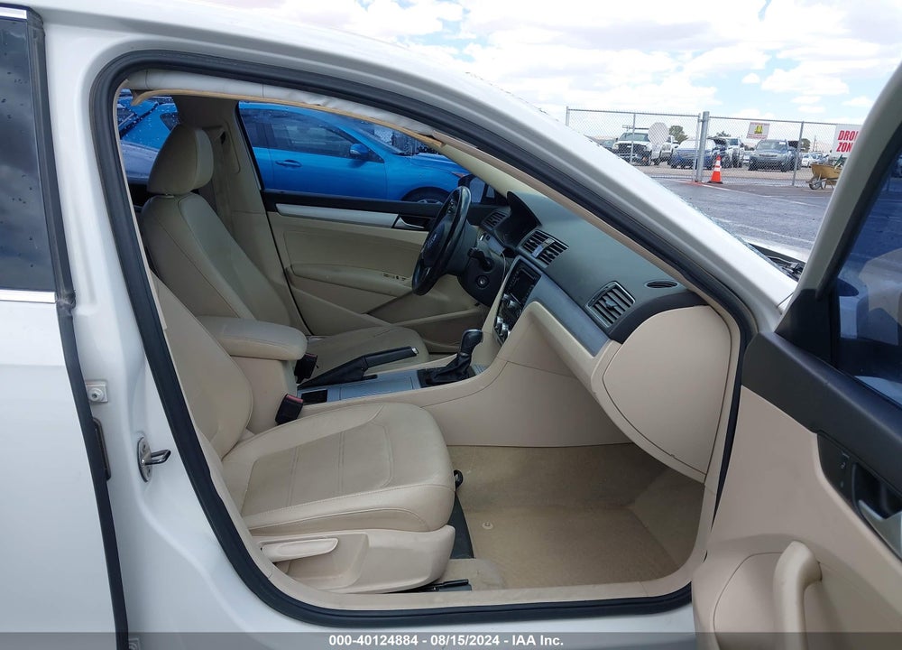 2012 VOLKSWAGEN PASSAT 2.5L SE VIN: 1VWBP7A38CC106525