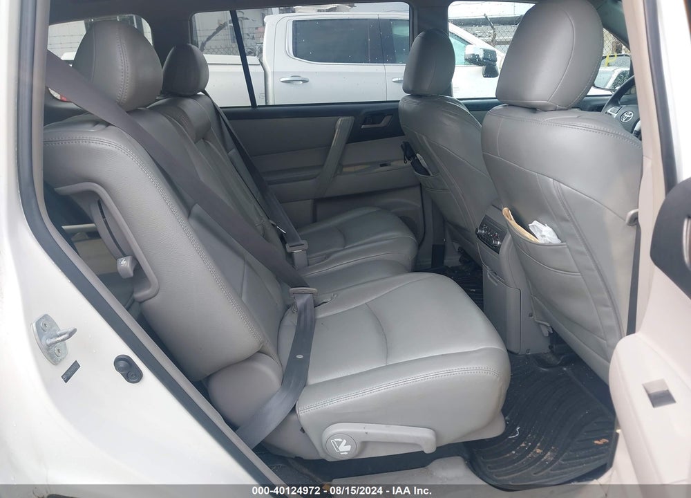 2011 TOYOTA HIGHLANDER BASE V6 VIN: 5TDBK3EH4BS062326