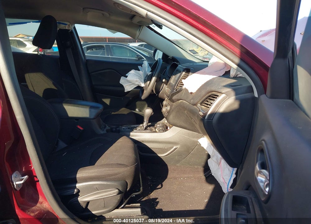 2019 JEEP CHEROKEE LATITUDE FWD VIN: 1C4PJLCB3KD221355