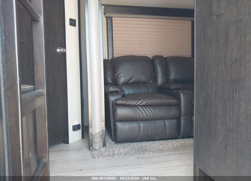 2016 GRAND DESIGN IMAGINE 2800BH VIN: 573TE3223G3400439