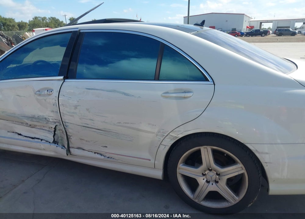 2009 MERCEDES-BENZ S 550 VIN: WDDNG71X29A243800