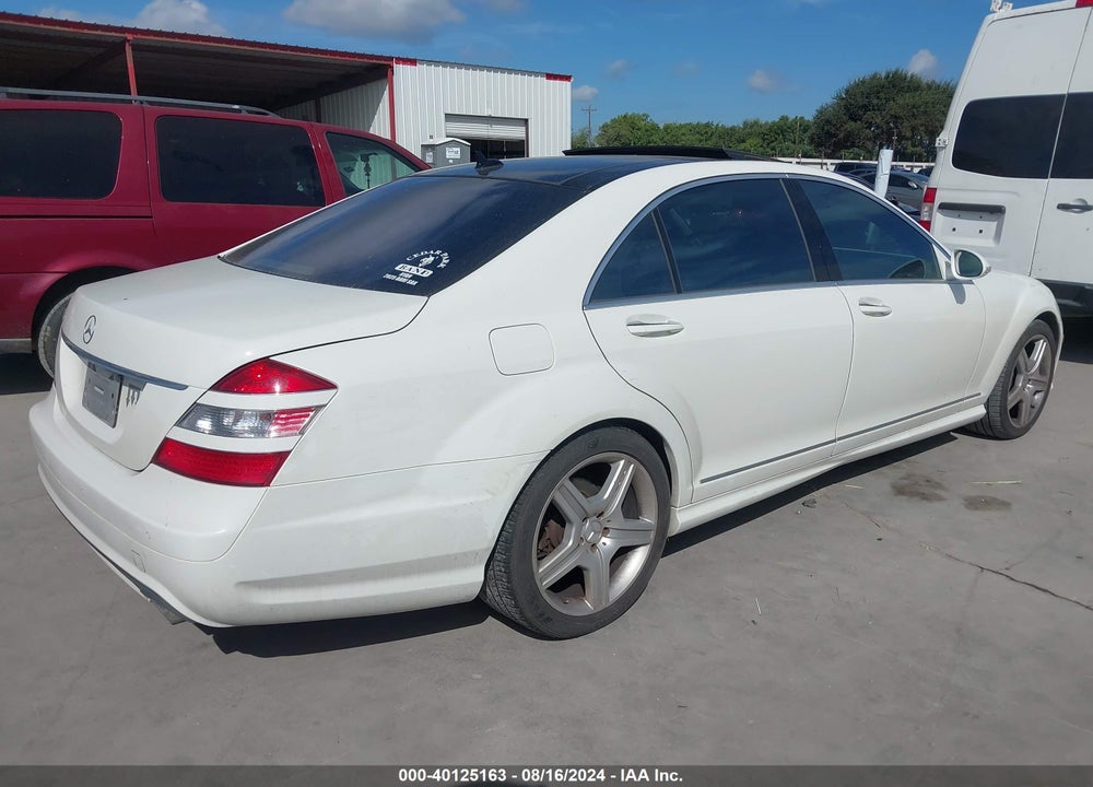 2009 MERCEDES-BENZ S 550 VIN: WDDNG71X29A243800
