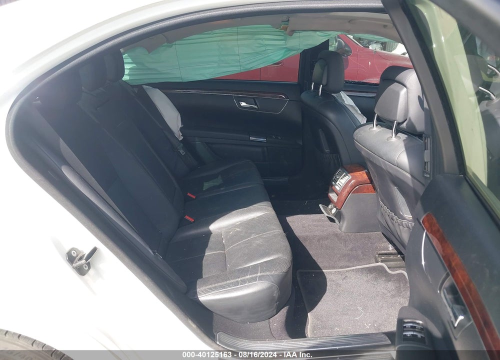 2009 MERCEDES-BENZ S 550 VIN: WDDNG71X29A243800
