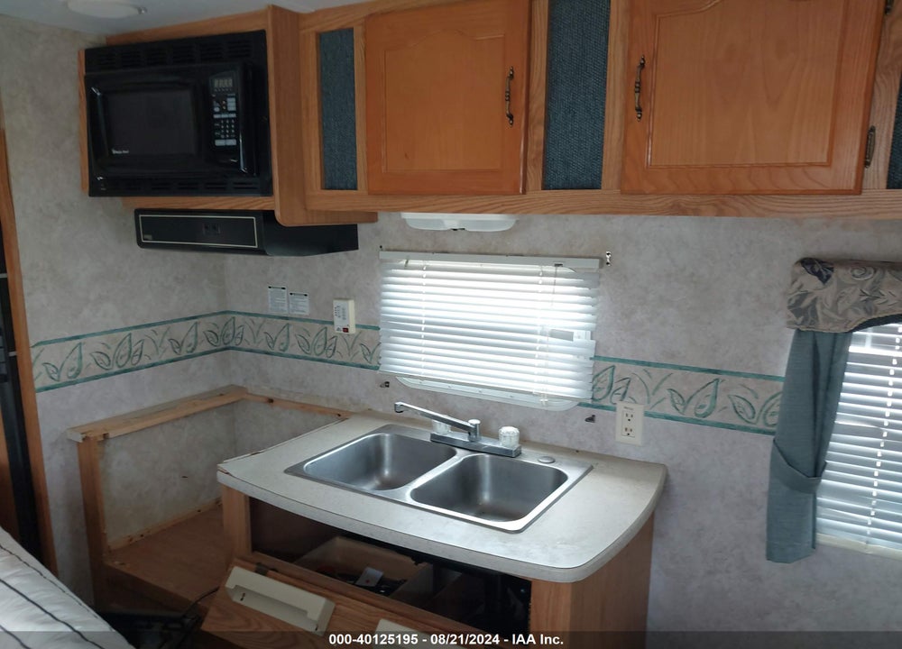 2005 FOREST RIVER WILDWOOD VIN: 4X4TWDC2X5R334274