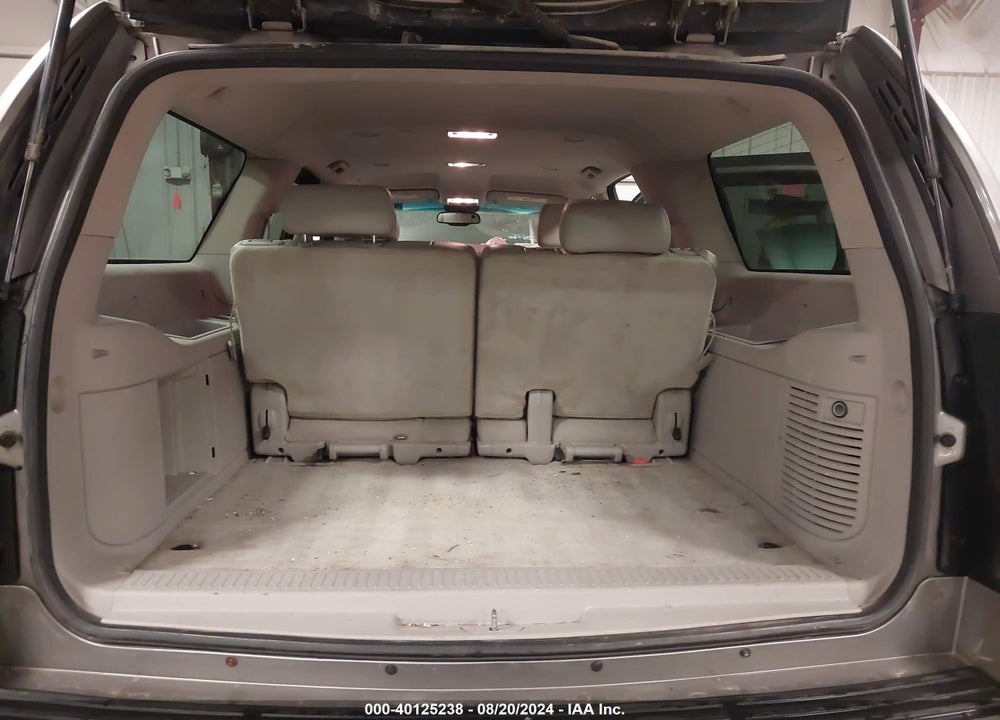 2008 CHEVROLET SUBURBAN 1500 LT VIN: 3GNFK16398G110152