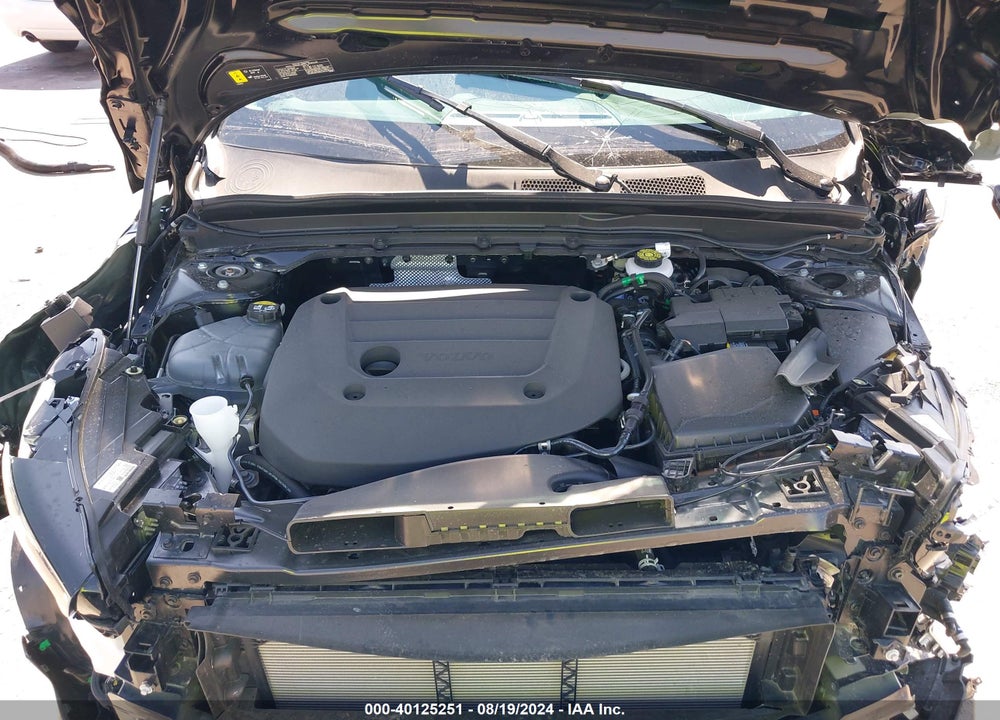 2024 VOLVO XC40 B5 ULTIMATE DARK THEME VIN: YV4L12UM4R2348577