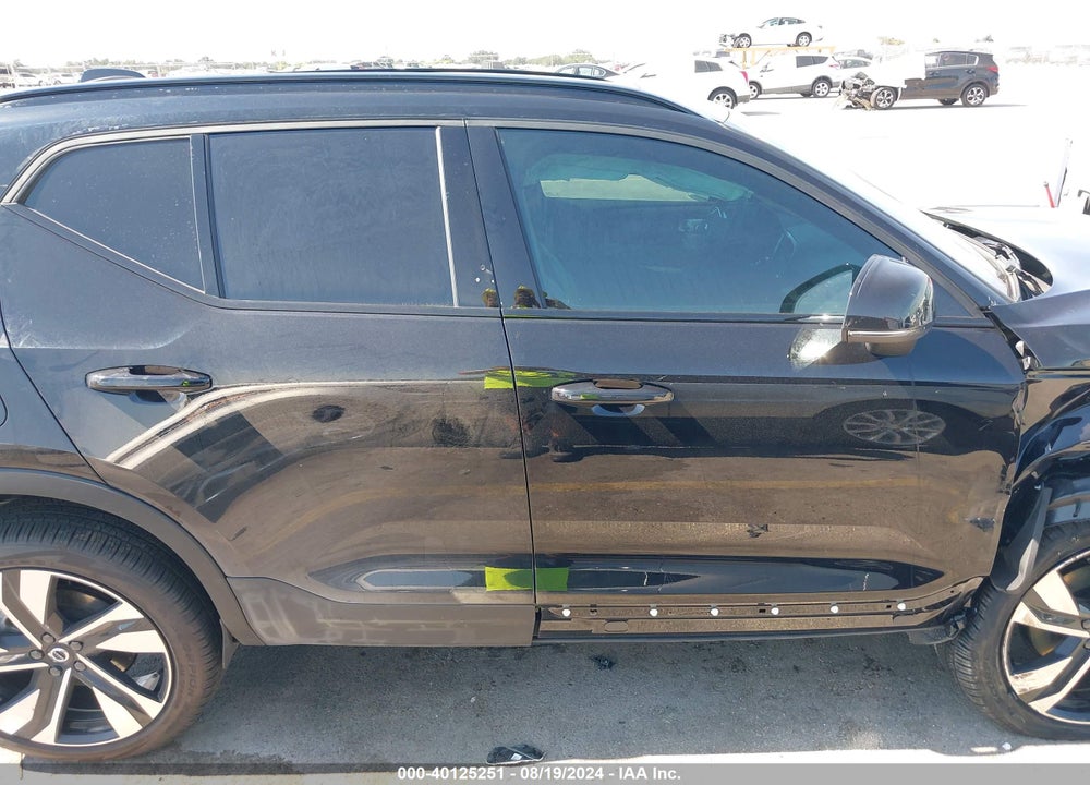 2024 VOLVO XC40 B5 ULTIMATE DARK THEME VIN: YV4L12UM4R2348577
