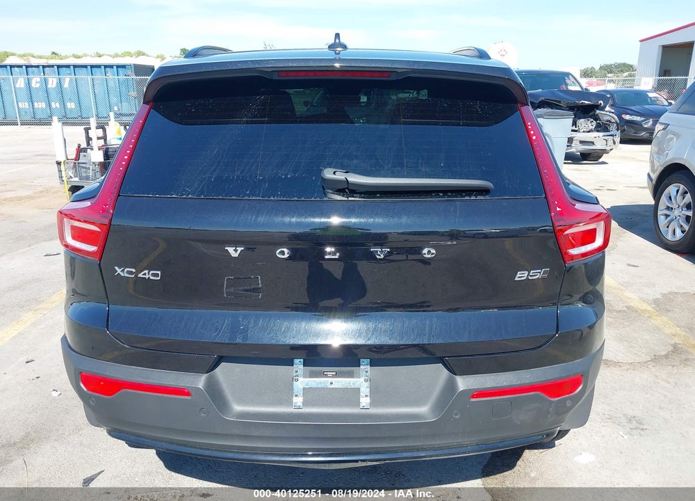 2024 VOLVO XC40 B5 ULTIMATE DARK THEME VIN: YV4L12UM4R2348577