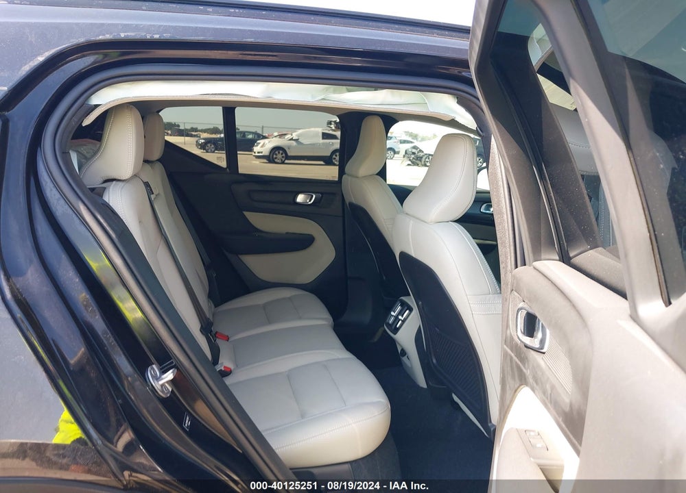 2024 VOLVO XC40 B5 ULTIMATE DARK THEME VIN: YV4L12UM4R2348577