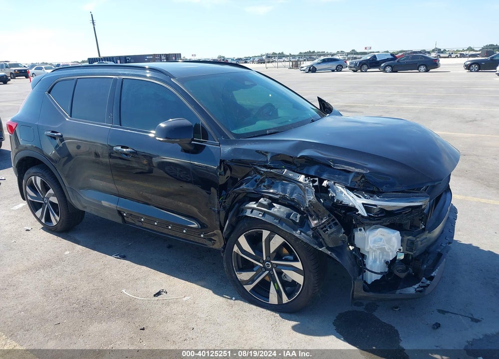 2024 VOLVO XC40 B5 ULTIMATE DARK THEME VIN: YV4L12UM4R2348577