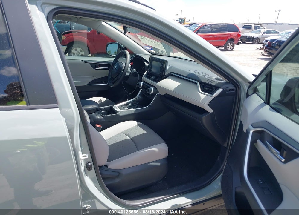 2019 TOYOTA RAV4 XLE VIN: 2T3W1RFV2KW046555
